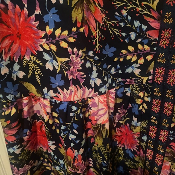 The Pioneer Woman Floral Blouse -Size L Blue Pink - Picture 5 of 5